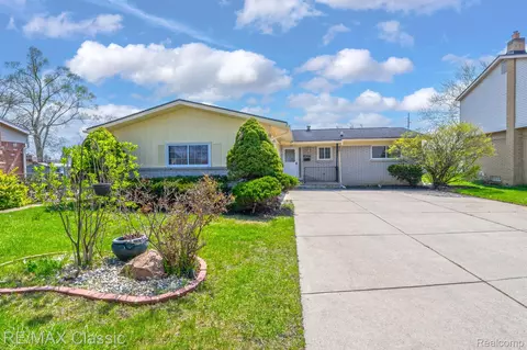 44285 Suffolk Crt Ct, Canton, MI 48187