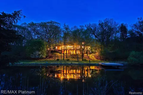 5519 Great Hawk Cir, Ann Arbor, MI 48105