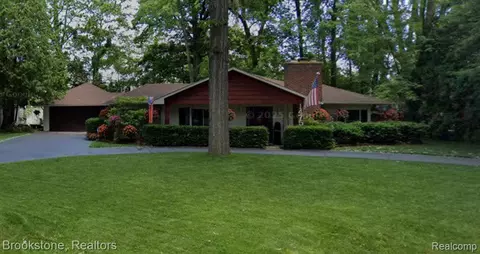 1475 Avondale St, Sylvan Lake, MI 48320