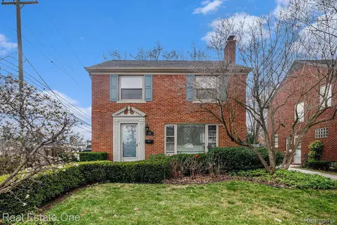 1651 Littlestone Rd, Grosse Pointe Woods, MI 48236