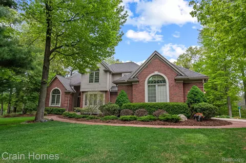 1171 Deer Path Trl, Oxford, MI 48371
