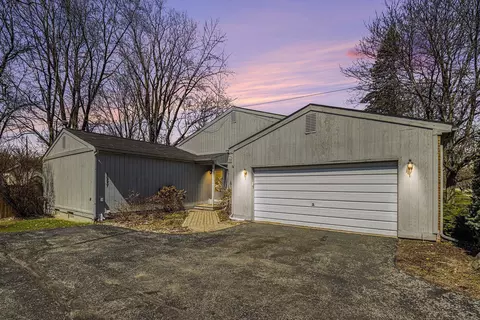 20831 Orchard Lake Rd, Farmington Hills, MI 48336