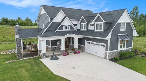 4273 Mccormick Dr, Fenton, MI 48451