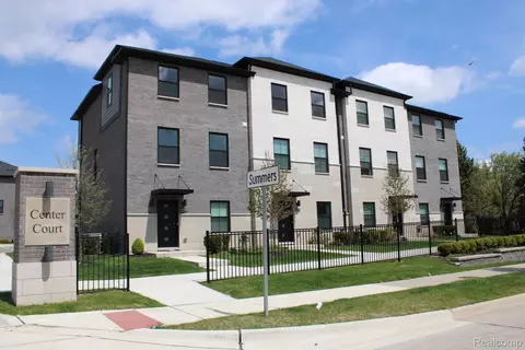 2818 Summers, Troy, MI 48084