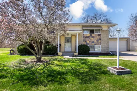 2002 Serra Dr, Sterling Heights, MI 48310