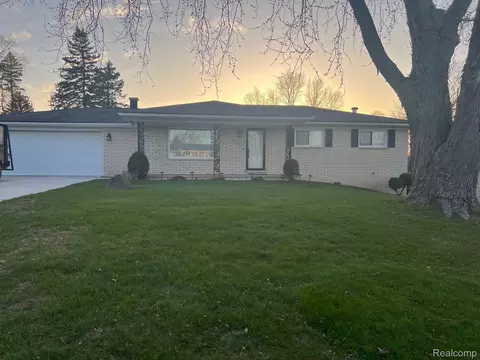 5447 Guyette St, Independence, MI 48346
