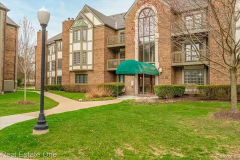 775 Deer Crt Ct, Plymouth, MI 48170