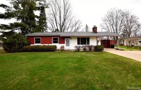 1392 Autumn Dr, Flint, MI 48532