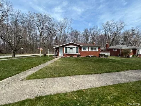 25276 Hayes St, Taylor, MI 48180