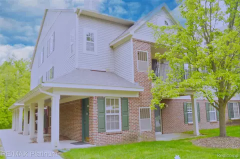 12201 Pinehurst Ln, Grand Blanc, MI 48439