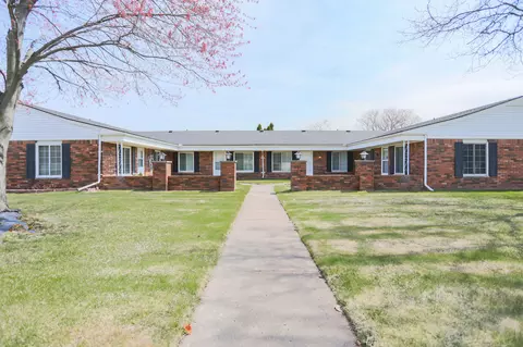 32627 Valley Dr, Warren, MI 48093