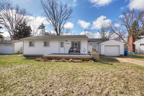 709 Richard St, Holly, MI 48442