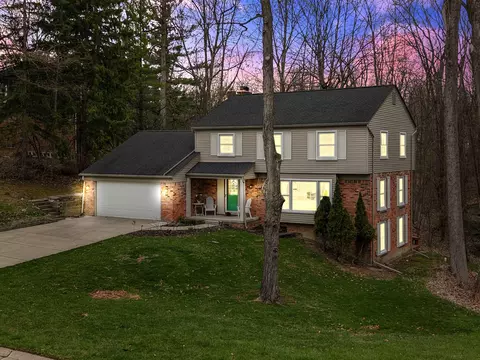 30347 Georgetown Dr, Beverly Hills, MI 48025