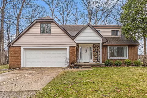 15339 Silver Ridge Rd, Fenton, MI 48451
