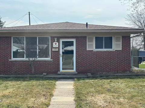 18388 Blue Island Crt Ct, Roseville, MI 48066