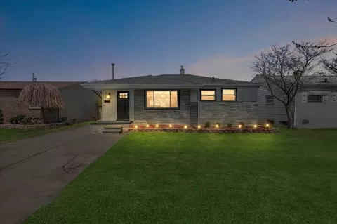 17251 Eastland St, Roseville, MI 48066