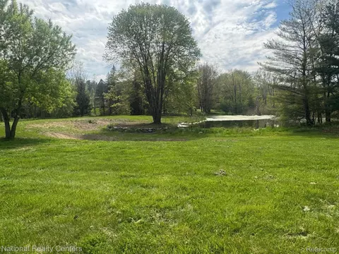 0000 Pinewood, Milford, MI 48381