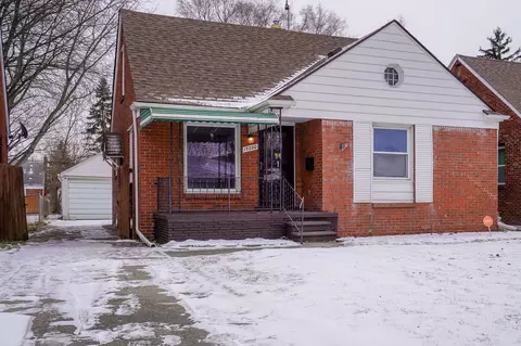 19280 Berden St, Harper Woods, MI 48225