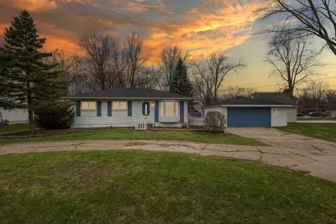363 Vanderpool Dr, Troy, MI 48083