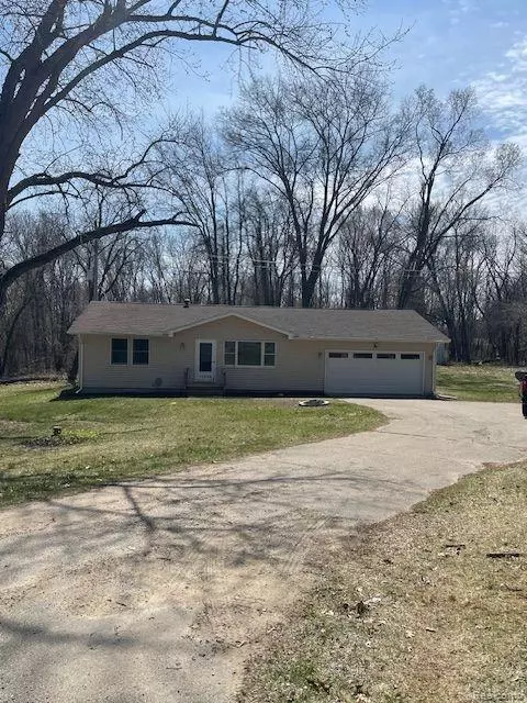 17985 Waterloo Rd, Lyndon, MI 48118