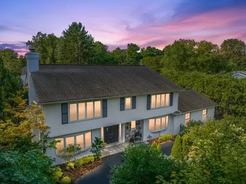 2725 Endsleigh Dr, Bloomfield Hills, MI 48301
