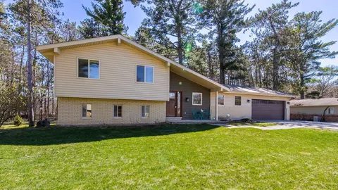 1915 Glen Iris Dr, Commerce, MI 48382