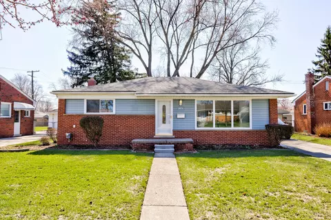 9074 Shannon Dr, Sterling Heights, MI 48314