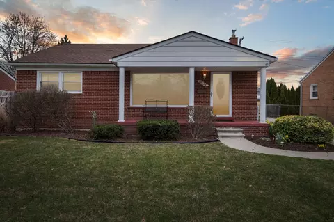 6634 Hawthorne St, Garden City, MI 48135