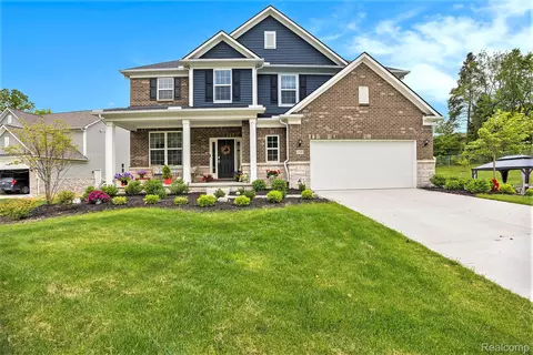 209 Glendale Crt Ct, Saline, MI 48176