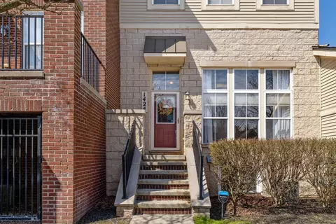 1424 Hillcrest Dr, Waterford, MI 48327