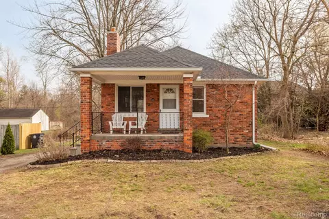 32305 7 Mile Rd, Livonia, MI 48152