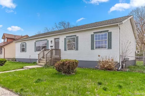 736 E Granet Ave, Hazel Park, MI 48030
