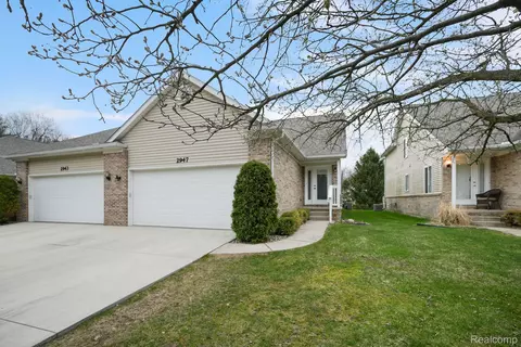 2947 Silent Woods, Commerce, MI 48382