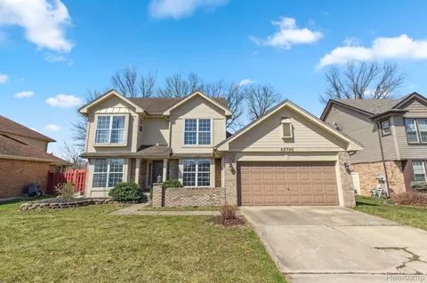 26730 Coachlight St, Woodhaven, MI 48183