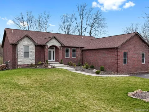 6750 Sunset Dr, South Lyon, MI 48178