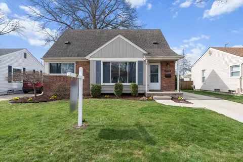 22728 Carolina St, Saint Clair Shores, MI 48080