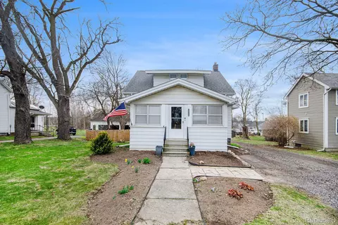 10358 Hegel Rd, Goodrich, MI 48438