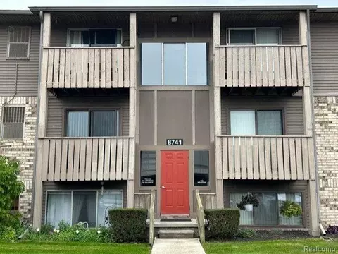 8741 Green Willow St 11 4 St #11, Brighton, MI 48116