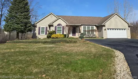 1664 S Creek Dr, Milford, MI 48380