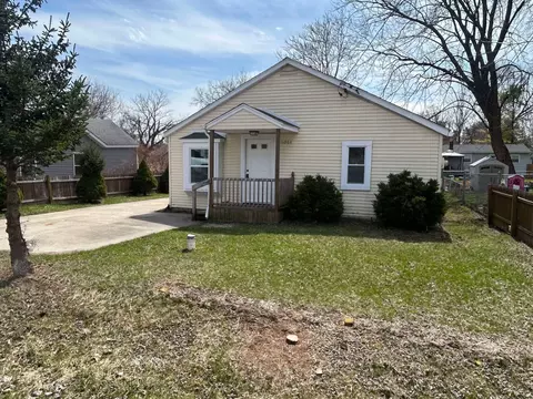 6044 Pearl St, Burton, MI 48509