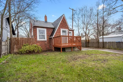 3320 Frembes Rd, Waterford, MI 48329