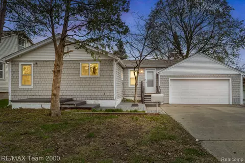 6200 Nightingale St, Dearborn Heights, MI 48127