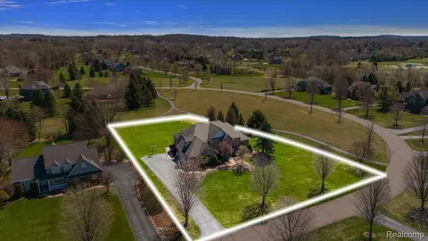 8449 S Shore Dr, Springfield, MI 48348
