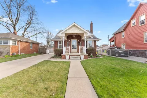 1041 Cedar St, Wyandotte, MI 48192