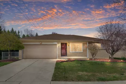8625 Brougham Dr, Sterling Heights, MI 48312