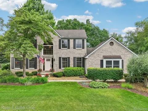 11175 Sand Crane Way, Green Oak, MI 48178