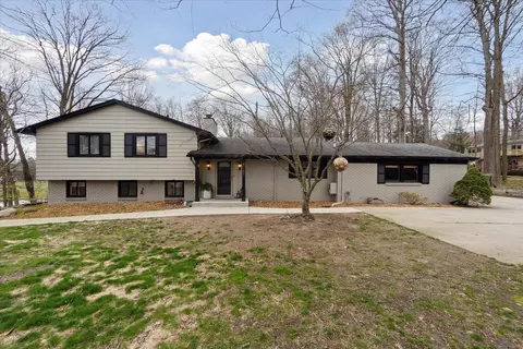 21195 Lujon Dr, Northville, MI 48167