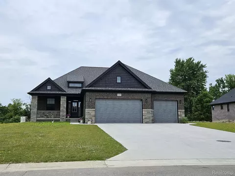 3072 Regatta Dr, St. Clair, MI 48079