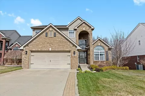 53970 Springwood Dr, Lyon, MI 48178