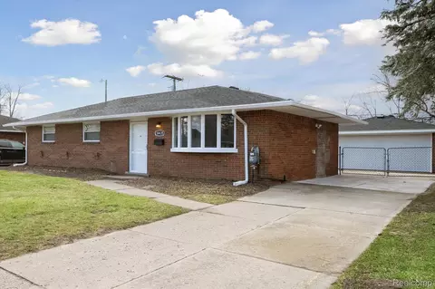 31435 Tyler St, Wayne, MI 48184